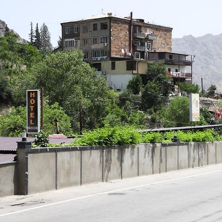 Naberejni Hotel Meghri Exterior photo