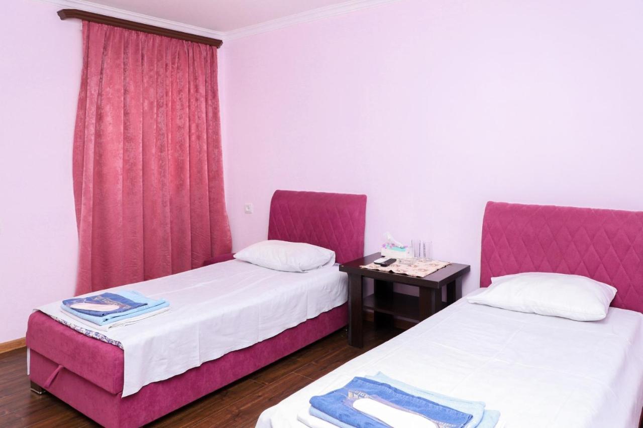 Naberejni Hotel Meghri Exterior photo